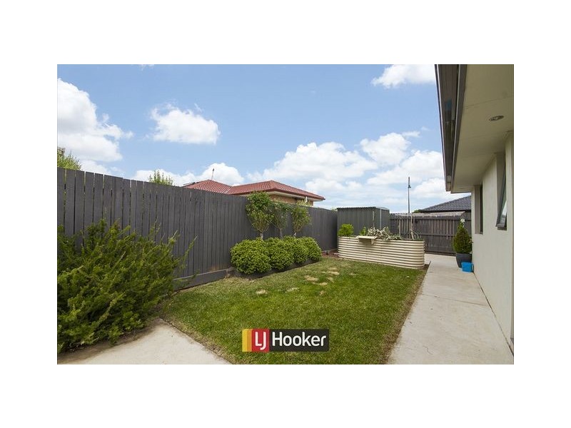 32 Macfarlane Burnett Avenue, Macgregor ACT 2615
