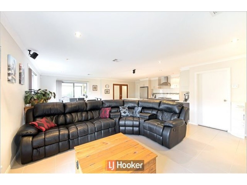 24 Macfarlane Burnet Avenue, Macgregor ACT 2615