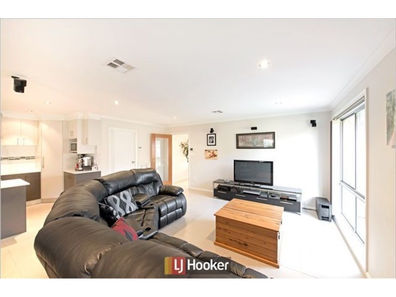 24 Macfarlane Burnet Avenue, Macgregor ACT 2615