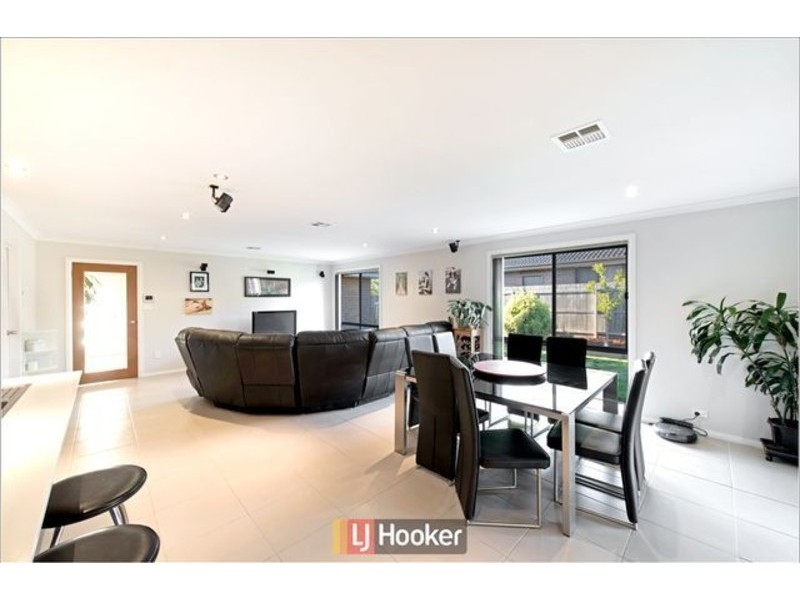 24 Macfarlane Burnet Avenue, Macgregor ACT 2615