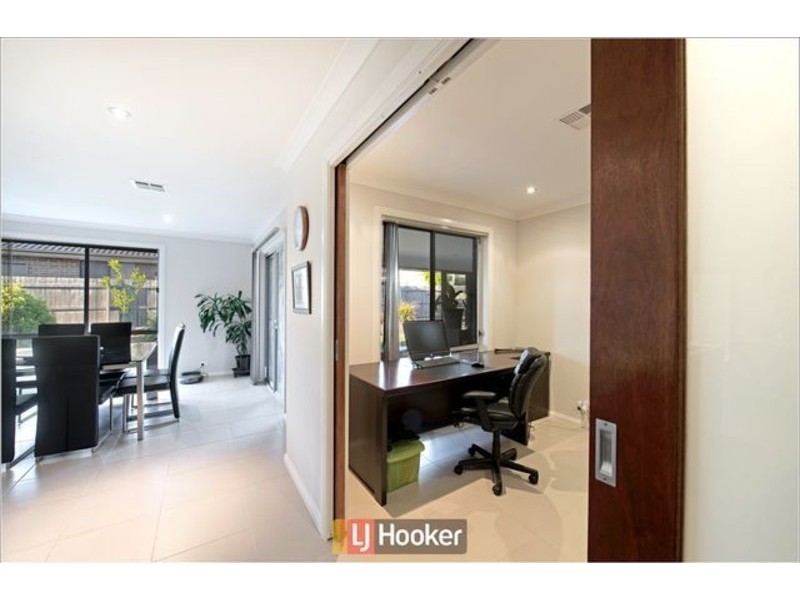 24 Macfarlane Burnet Avenue, Macgregor ACT 2615