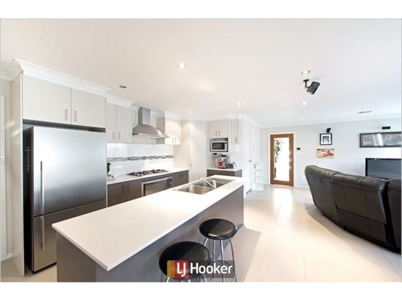 24 Macfarlane Burnet Avenue, Macgregor ACT 2615