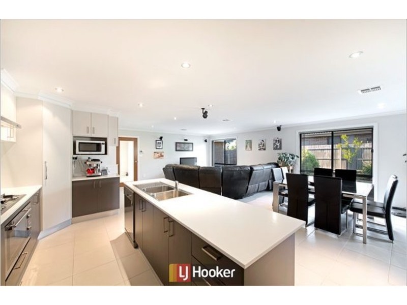 24 Macfarlane Burnet Avenue, Macgregor ACT 2615