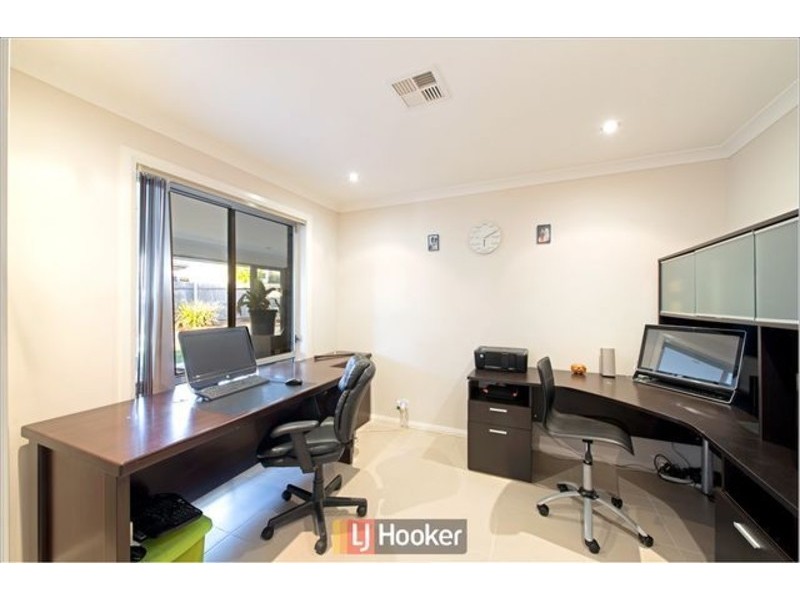 24 Macfarlane Burnet Avenue, Macgregor ACT 2615