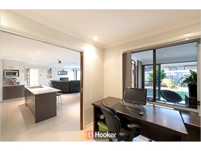 24 Macfarlane Burnet Avenue, Macgregor ACT 2615