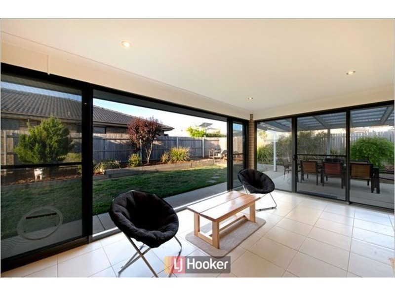 24 Macfarlane Burnet Avenue, Macgregor ACT 2615