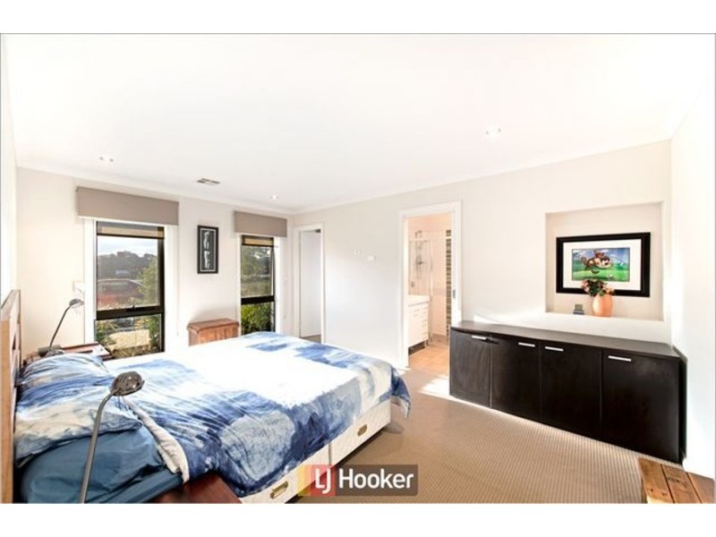 24 Macfarlane Burnet Avenue, Macgregor ACT 2615