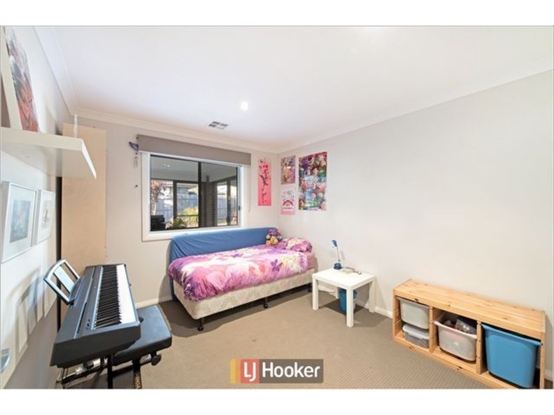 24 Macfarlane Burnet Avenue, Macgregor ACT 2615