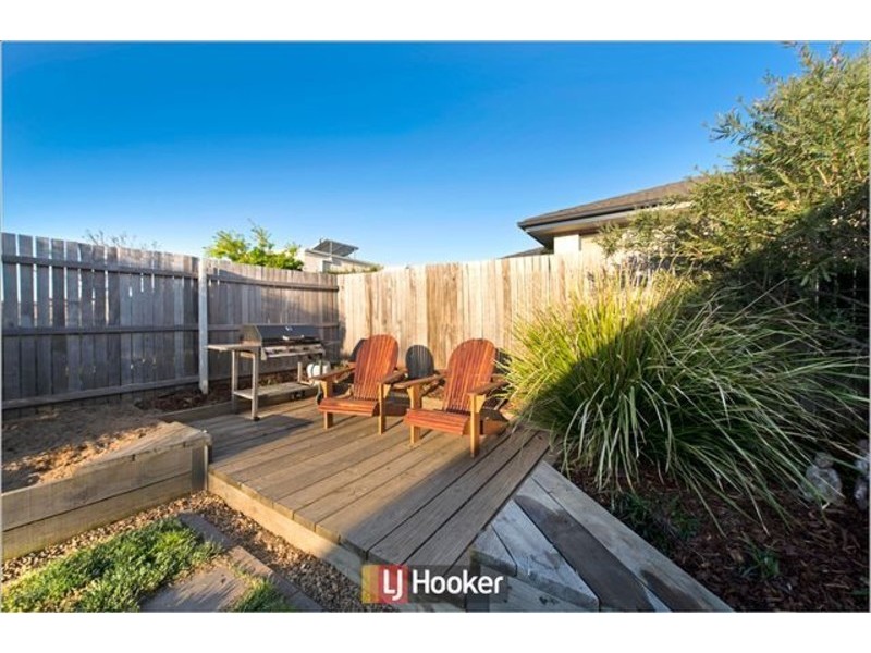 24 Macfarlane Burnet Avenue, Macgregor ACT 2615