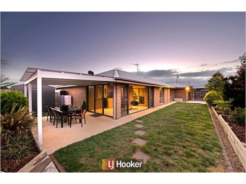 24 Macfarlane Burnet Avenue, Macgregor ACT 2615