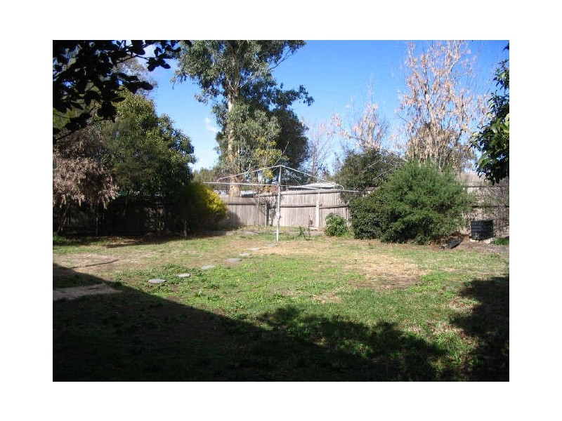 8 Weaver Place, Charnwood ACT 2615