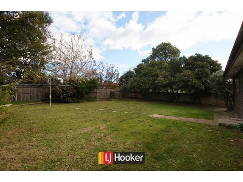 8 Weaver Place, Charnwood ACT 2615