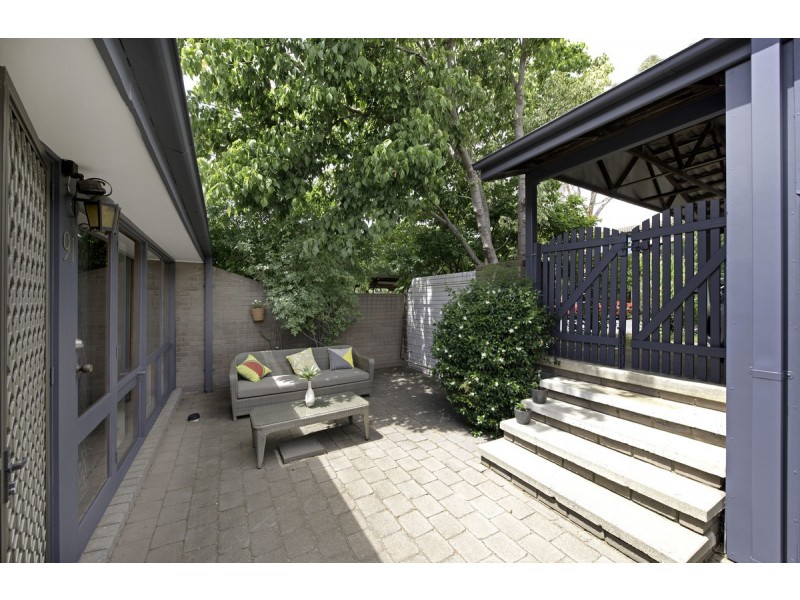91 Barnett Close, Phillip ACT 2606