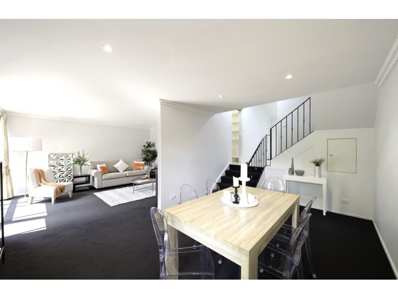 91 Barnett Close, Phillip ACT 2606