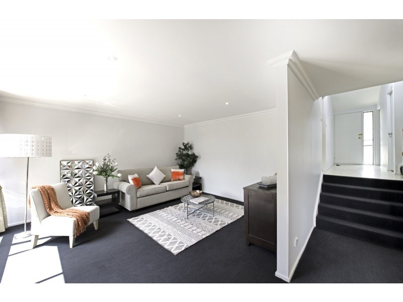 91 Barnett Close, Phillip ACT 2606