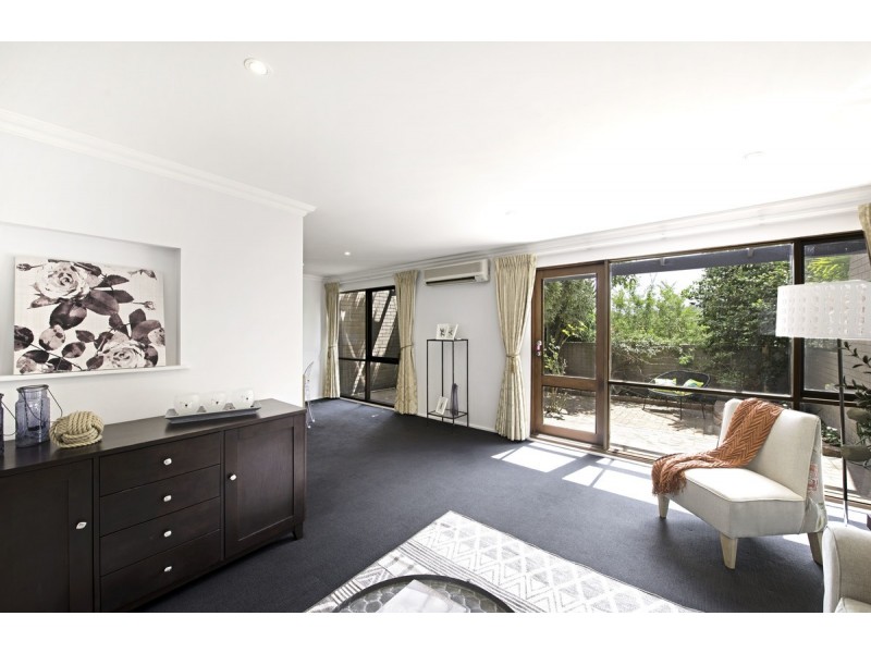 91 Barnett Close, Phillip ACT 2606