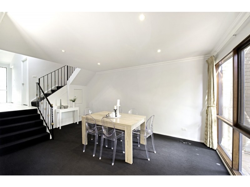 91 Barnett Close, Phillip ACT 2606
