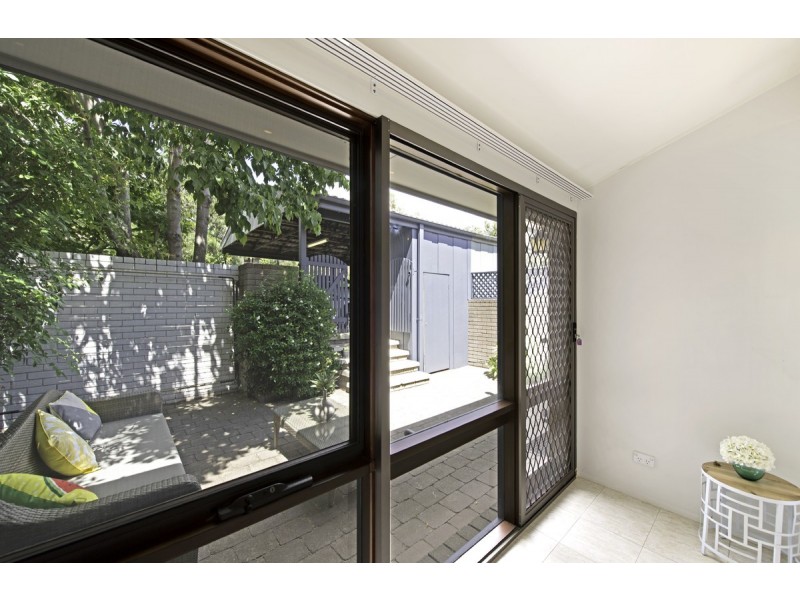 91 Barnett Close, Phillip ACT 2606
