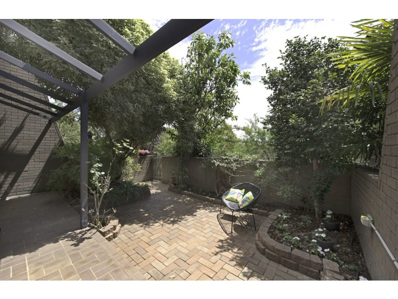 91 Barnett Close, Phillip ACT 2606