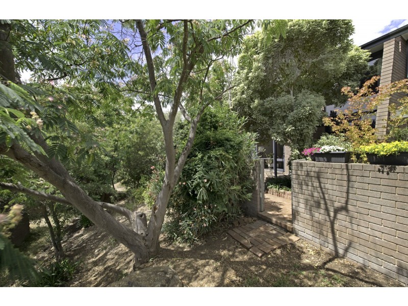 91 Barnett Close, Phillip ACT 2606