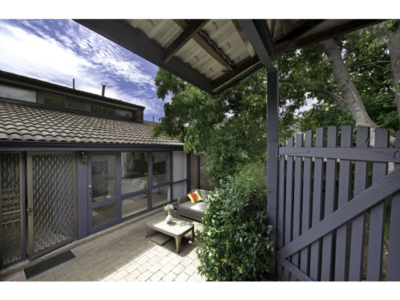 91 Barnett Close, Phillip ACT 2606