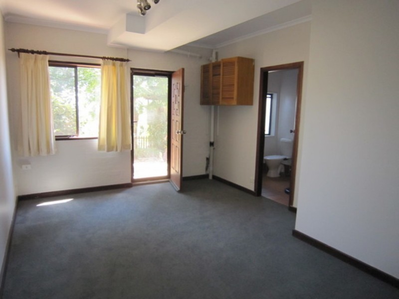 12 Barrett Street, Macgregor ACT 2615