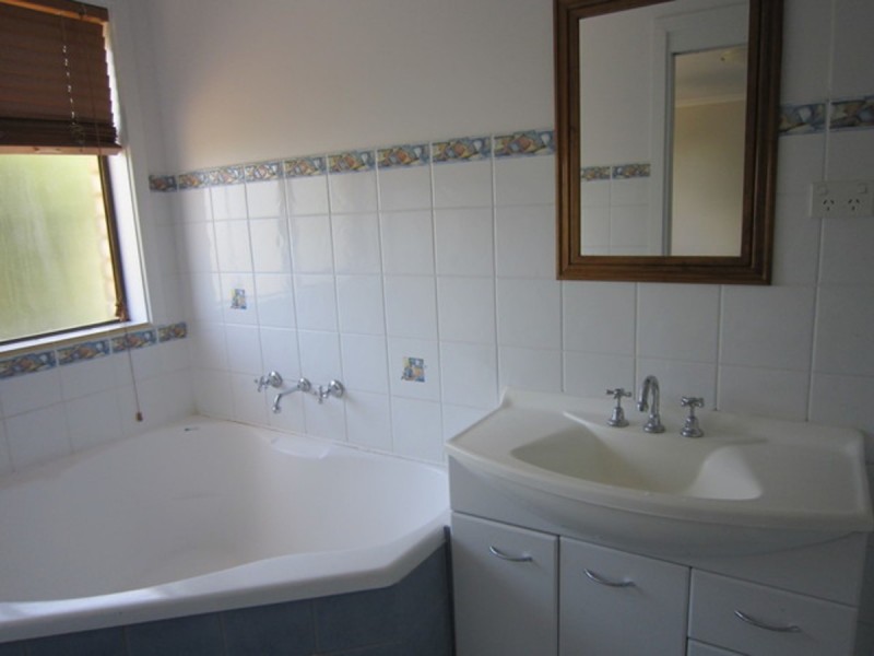 12 Barrett Street, Macgregor ACT 2615