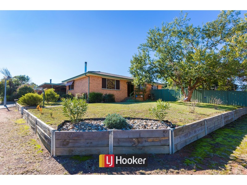 2 Tebbutt Place, Charnwood ACT 2615