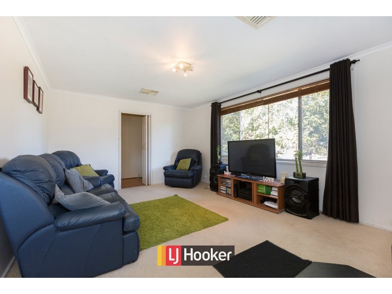 2 Tebbutt Place, Charnwood ACT 2615