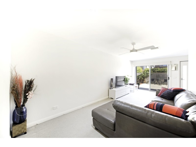 8/94 Henry Kendall Street, Franklin ACT 2913