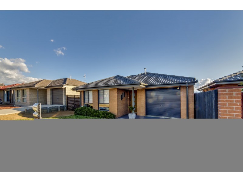 27 Audrey Cahn Street, Macgregor ACT 2615