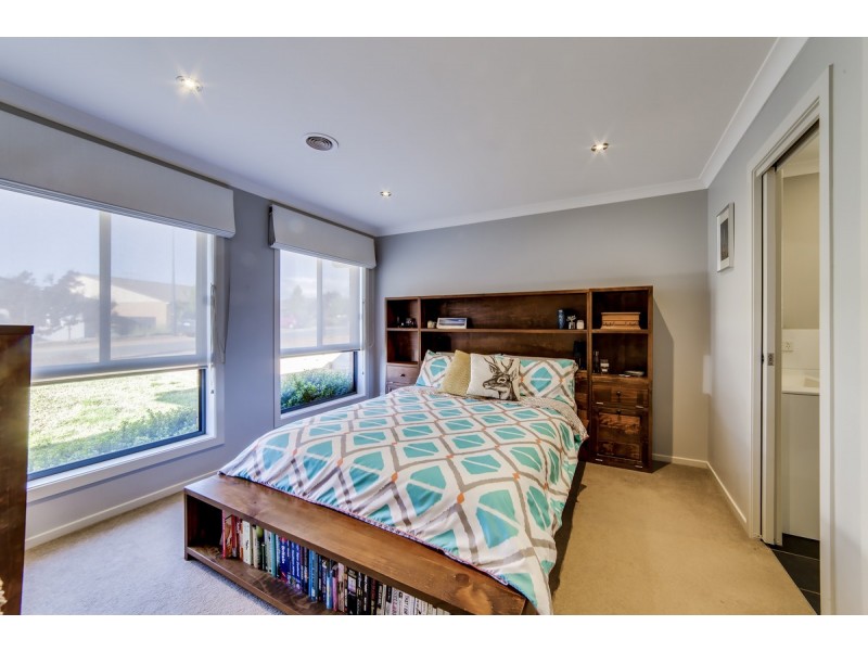 27 Audrey Cahn Street, Macgregor ACT 2615