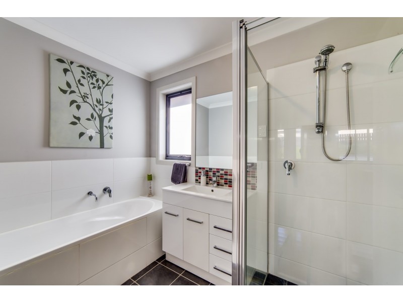 27 Audrey Cahn Street, Macgregor ACT 2615
