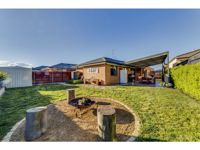 27 Audrey Cahn Street, Macgregor ACT 2615