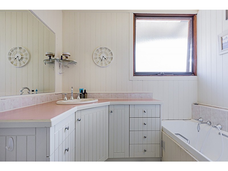 43 MACROSSAN Crescent, Latham ACT 2615