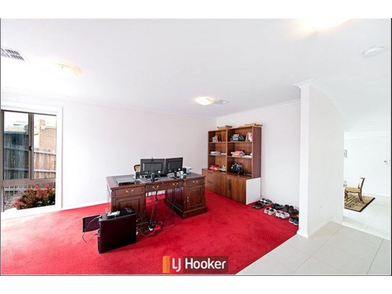 6 Winchester Street, Casey ACT 2913