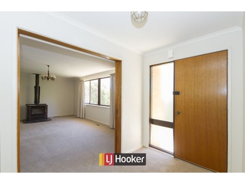 6 Nangle Place, Giralang ACT 2617