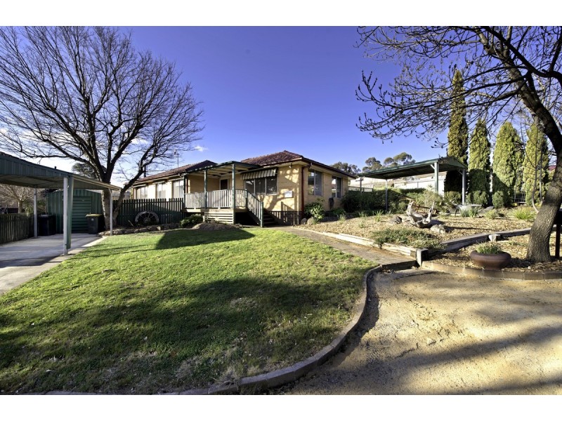 5 Kinalung Place, Giralang ACT 2617