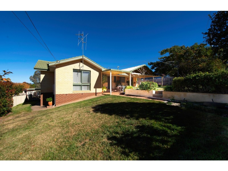 12 Baracchi Crescent, Giralang ACT 2617
