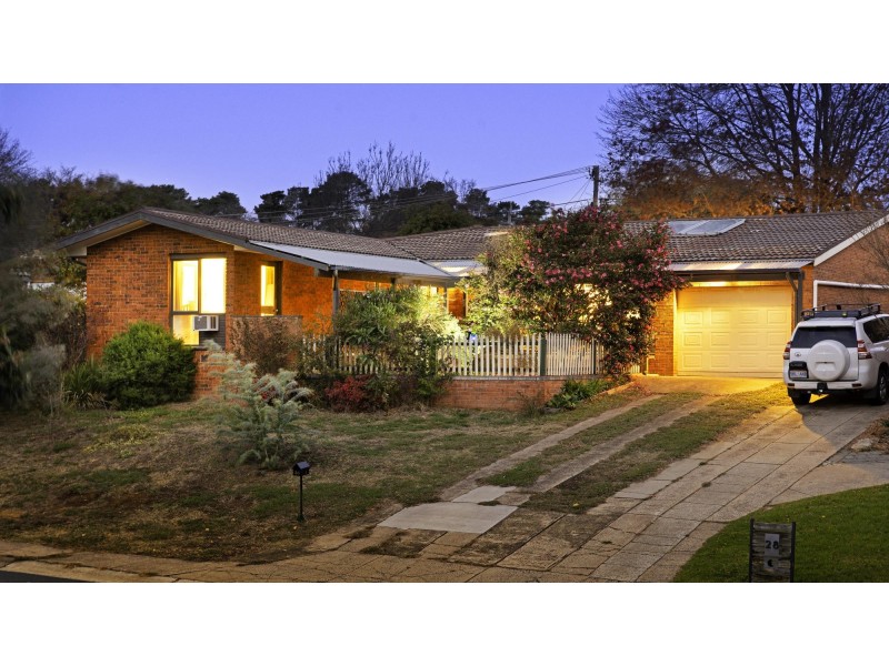 30 Mirrabucca Crescent, Giralang ACT 2617