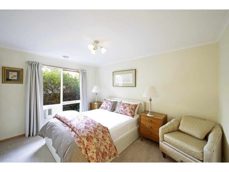 30 Mirrabucca Crescent, Giralang ACT 2617