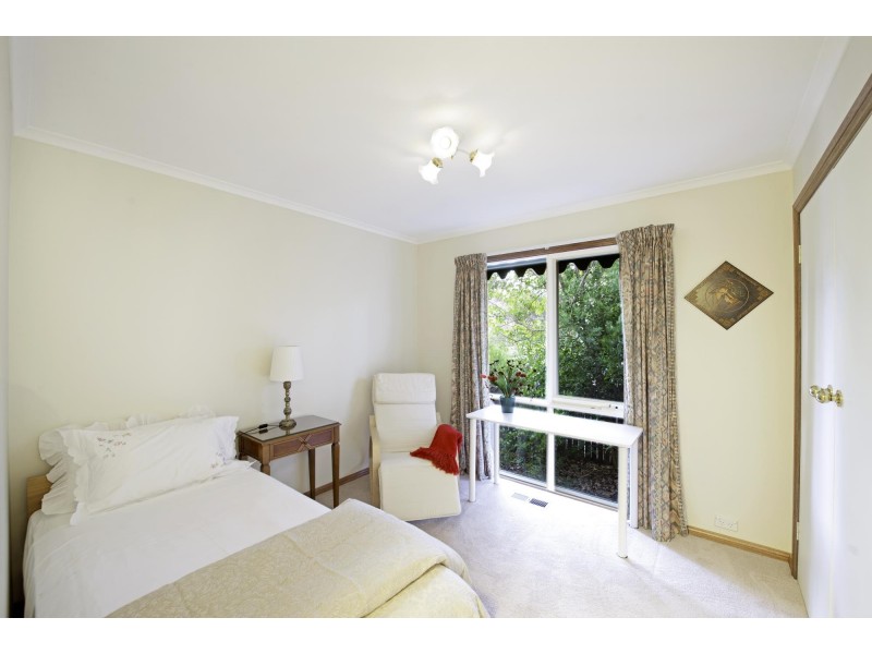 30 Mirrabucca Crescent, Giralang ACT 2617