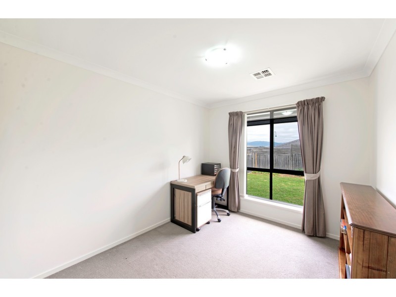 33 Victor Chang Street, Macgregor ACT 2615