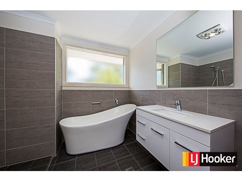 10 Eggleston Crescent, Chifley ACT 2606