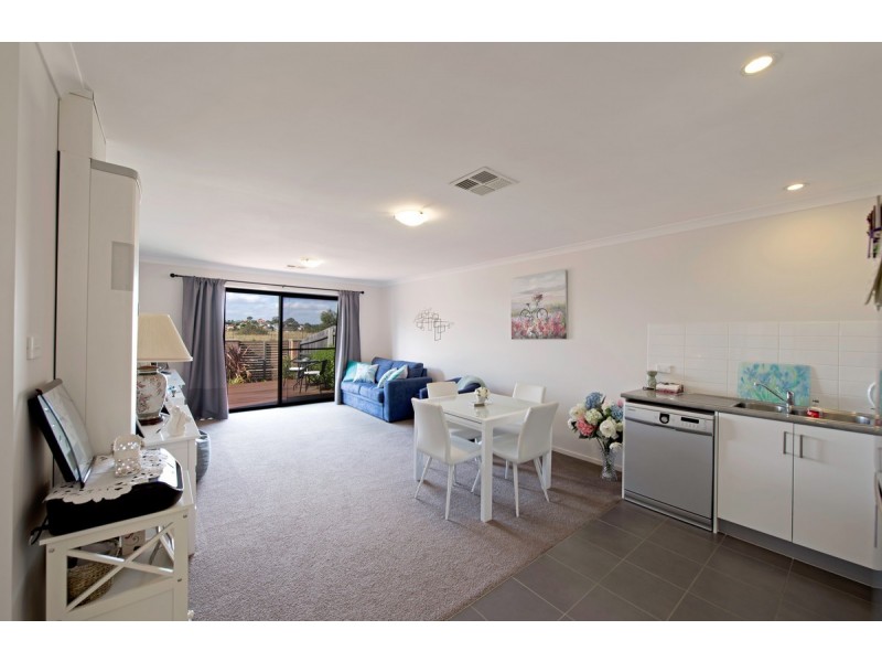 1/204 Macfarlane Burnet Avenue, Macgregor ACT 2615