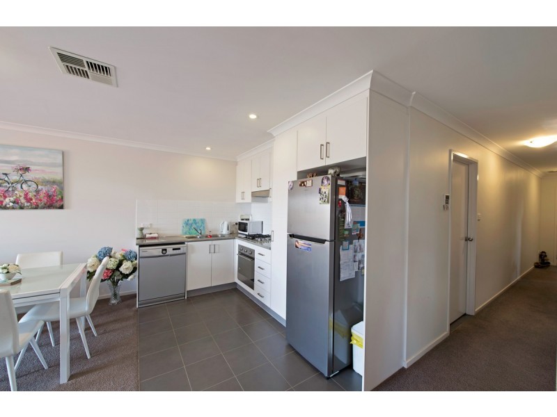 1/204 Macfarlane Burnet Avenue, Macgregor ACT 2615