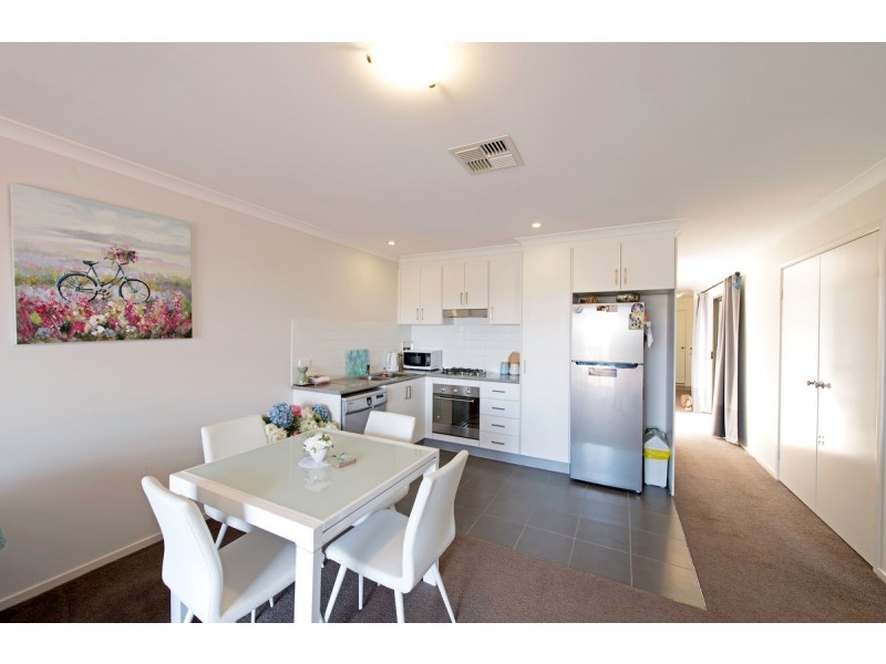 1/204 Macfarlane Burnet Avenue, Macgregor ACT 2615