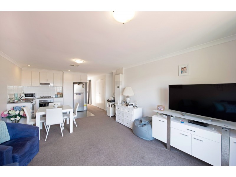 1/204 Macfarlane Burnet Avenue, Macgregor ACT 2615
