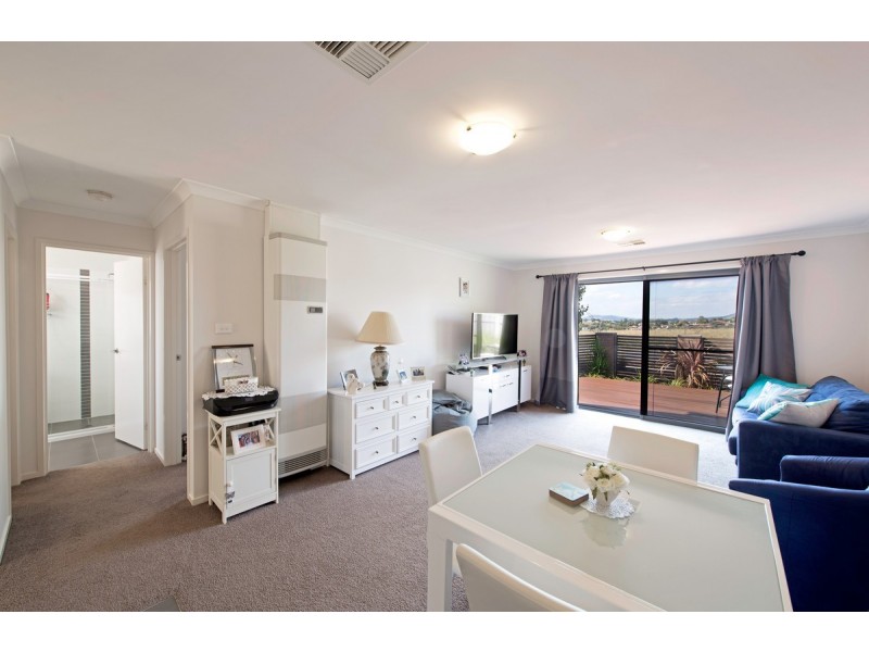 1/204 Macfarlane Burnet Avenue, Macgregor ACT 2615