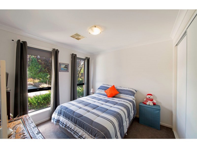 1/204 Macfarlane Burnet Avenue, Macgregor ACT 2615